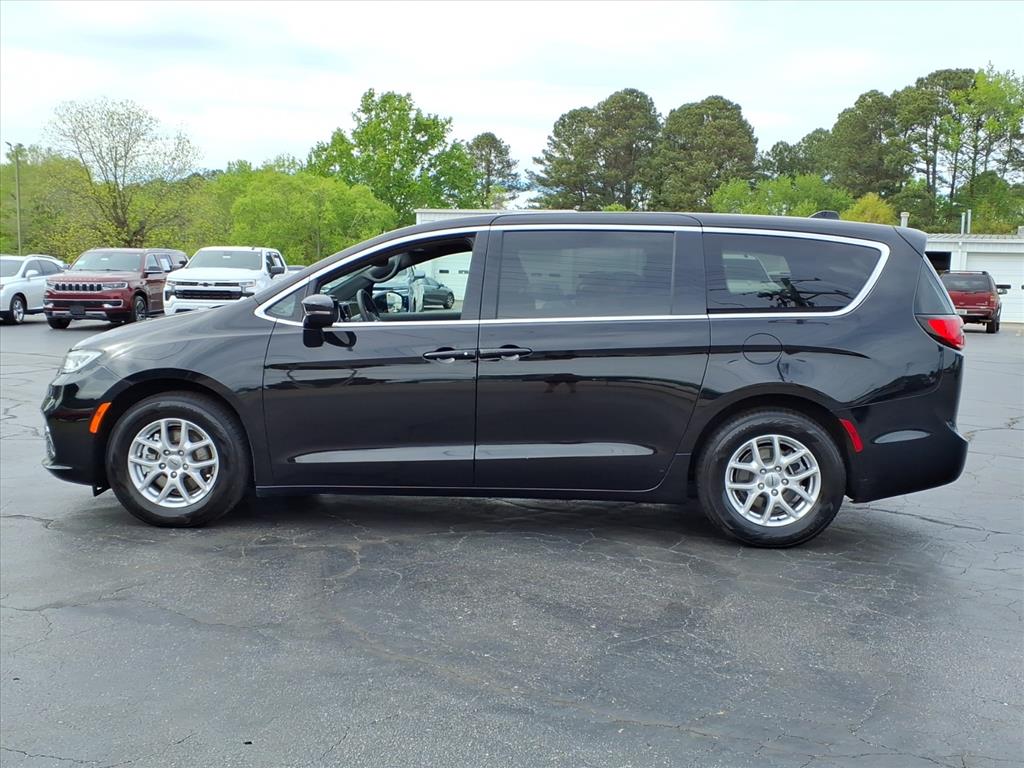 View vehicle photo 4