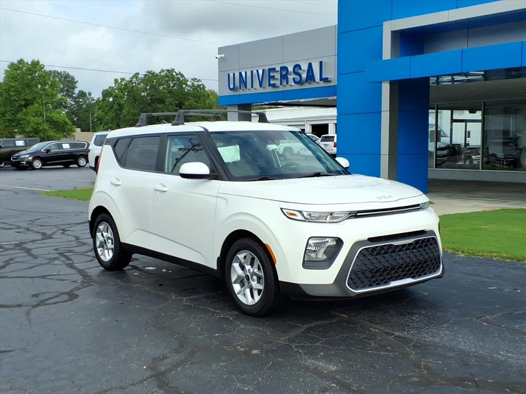Snow White Pearl 2022 Kia Soul SUV / Crossover Front-Wheel Drive Continuously Variable Transmission