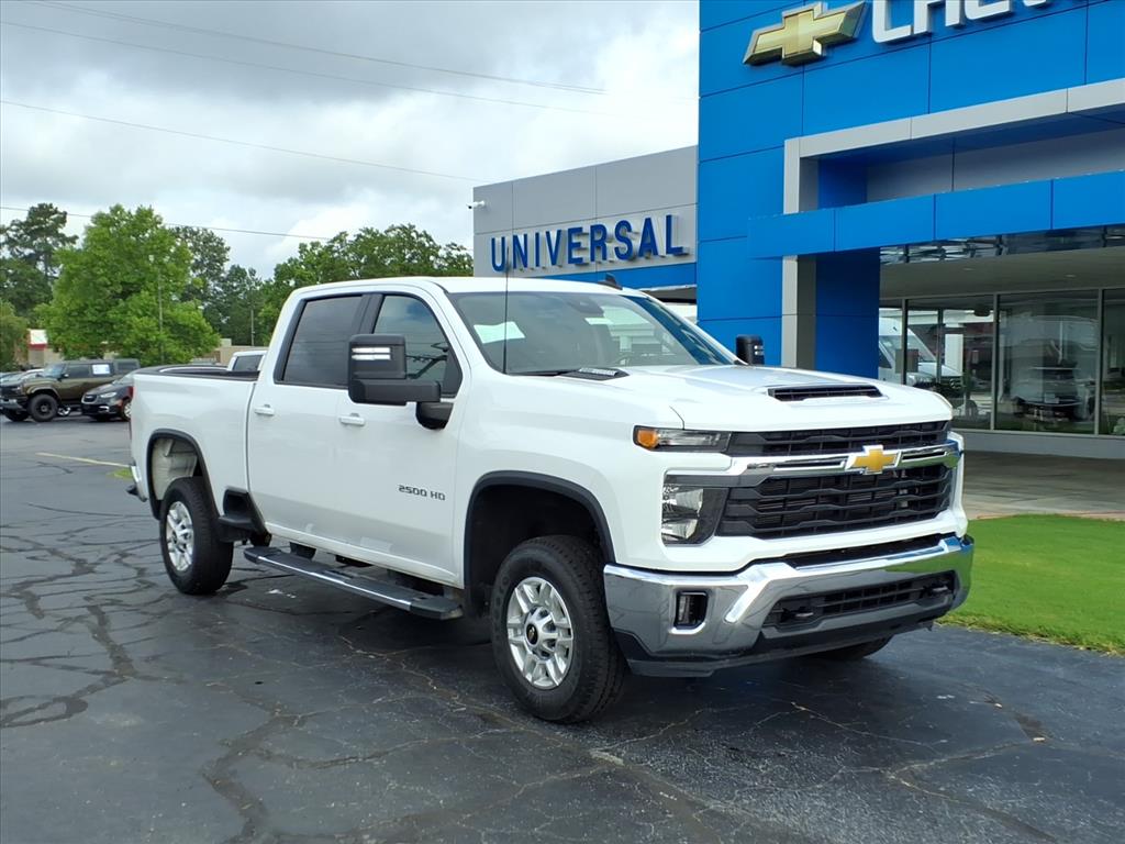 SUMMIT WHITE 2025 Chevrolet Silverado 2500HD Pickup Truck Four-Wheel Drive Automatic