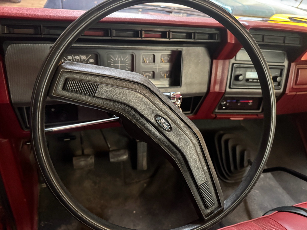 View vehicle photo 6