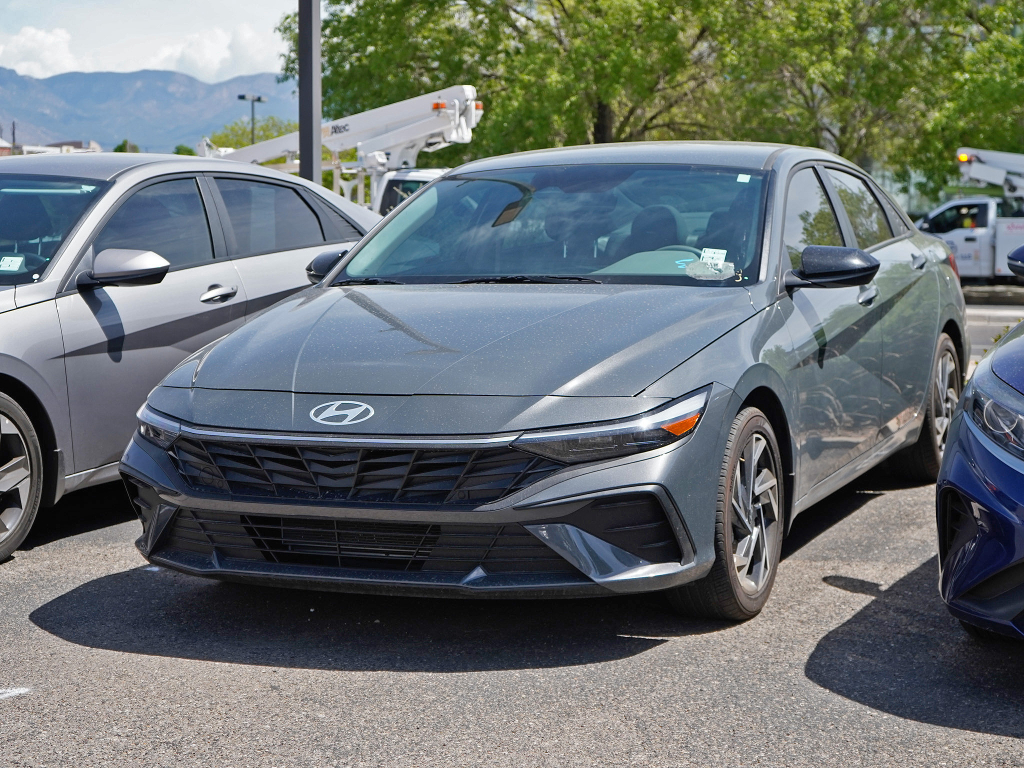 Ecotronic Gray 2025 Hyundai Elantra SEL Sport FWD Sedan Front-Wheel Drive Continuously Variable Transmission