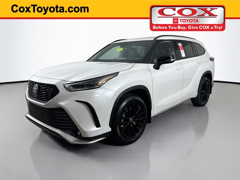 White (Wind Chill Pearl) 2026 Toyota Highlander XSE AWD SUV / Crossover All-Wheel Drive 8-Speed Automatic