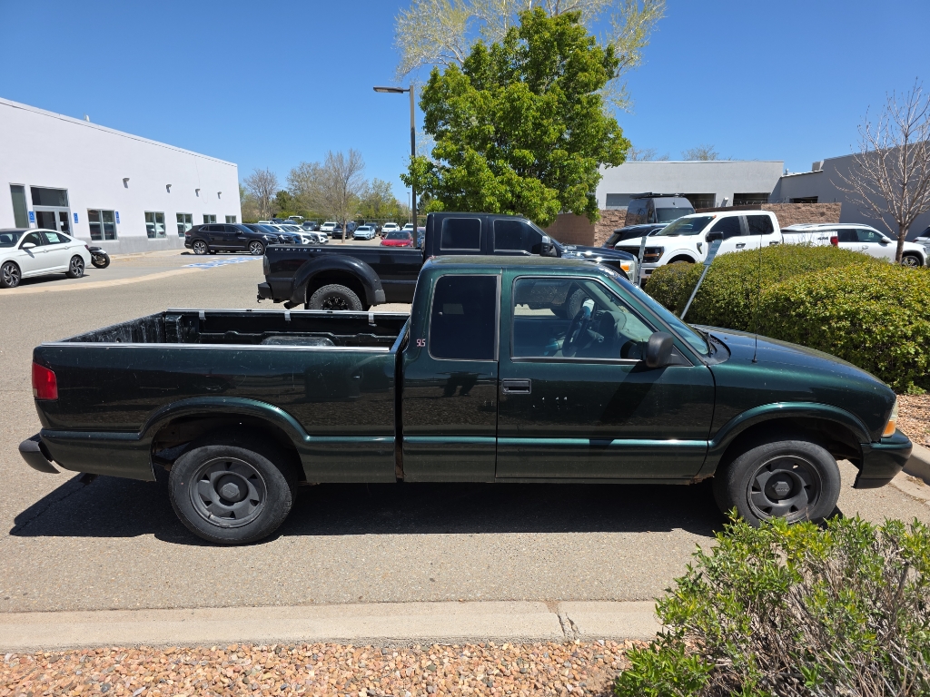 View vehicle photo 6