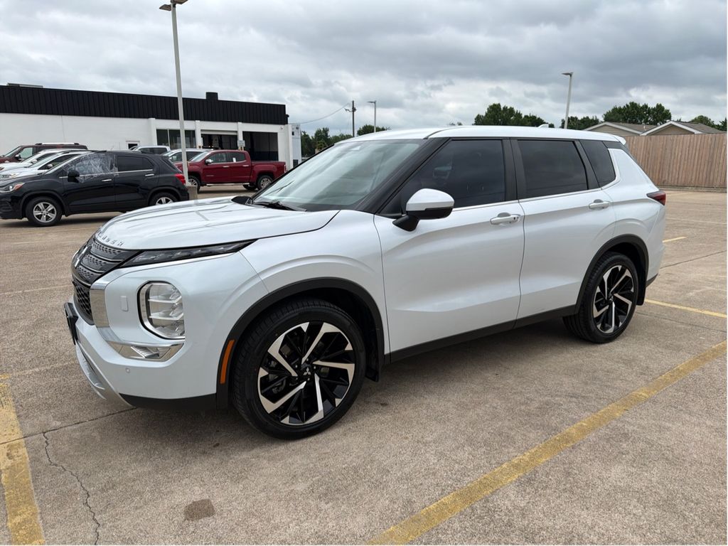 White Diamond 2023 Mitsubishi Outlander SE Special Edition S-AWC SUV / Crossover All-Wheel Drive Continuously Variable Transmission