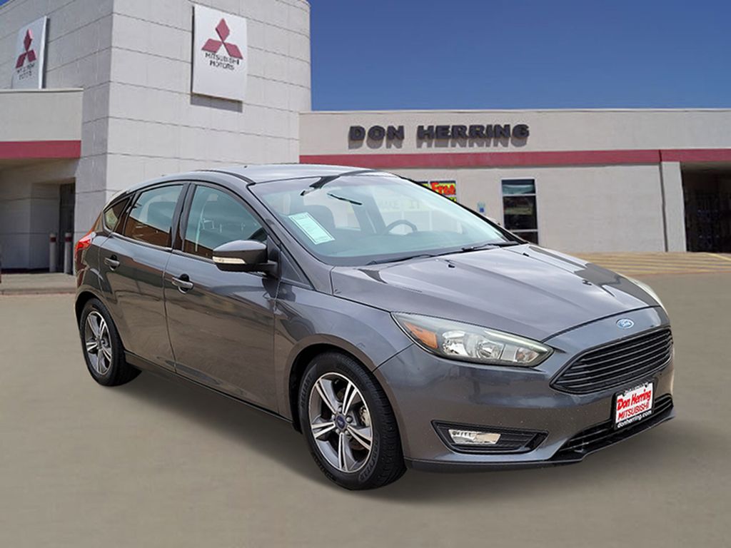Gray (Magnetic) 2016 Ford Focus Hatchback Front-Wheel Drive