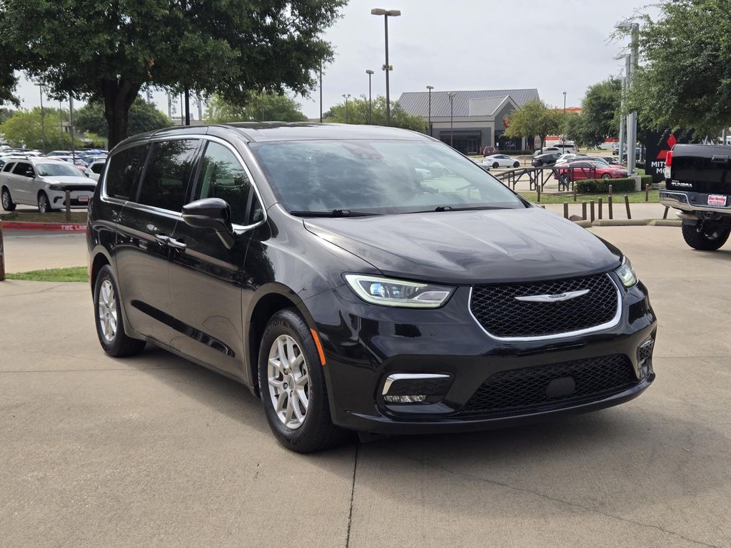 Diamond Black Crystal Pearlcoat 2024 Chrysler Pacifica Minivan Front-Wheel Drive 9-Speed Automatic