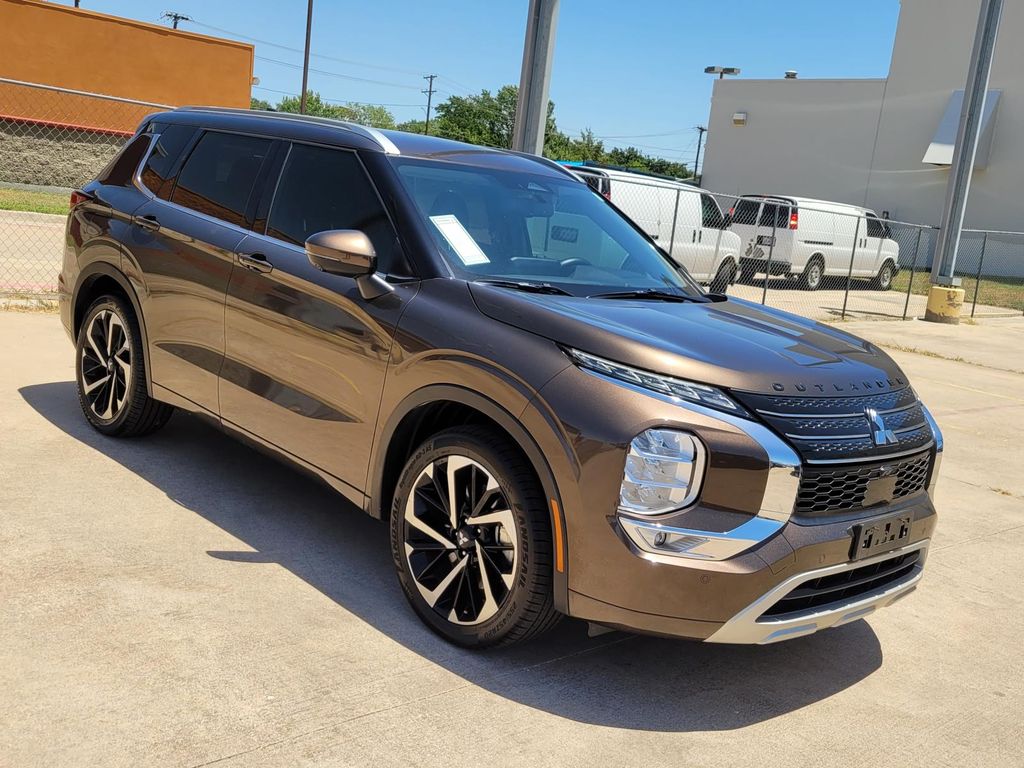 Deep Bronze Metallic 2024 Mitsubishi Outlander SUV / Crossover Front-Wheel Drive Continuously Variable Transmission
