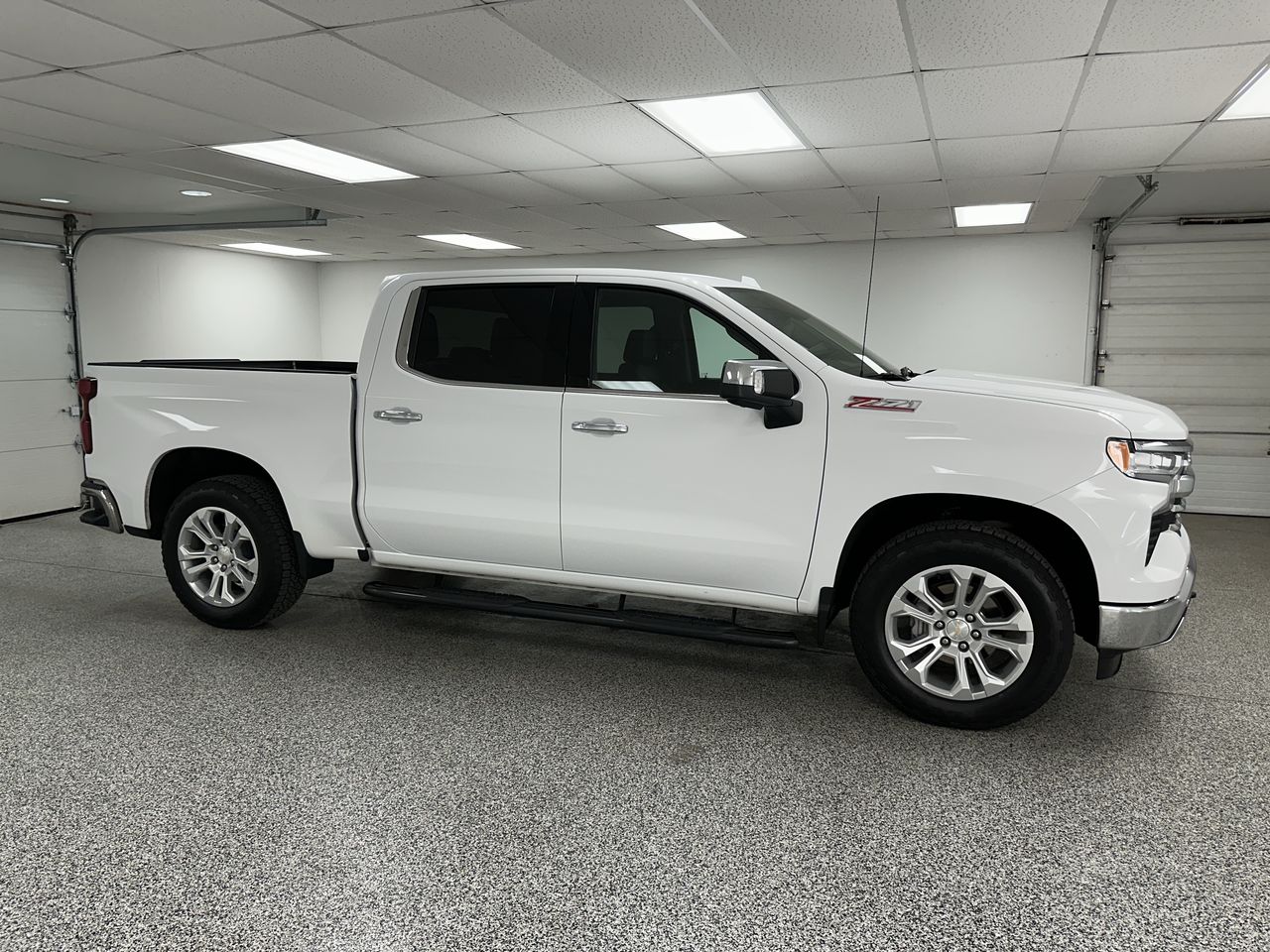 2024 Chevrolet Silverado 1500 LTZ Crew Cab 4WD