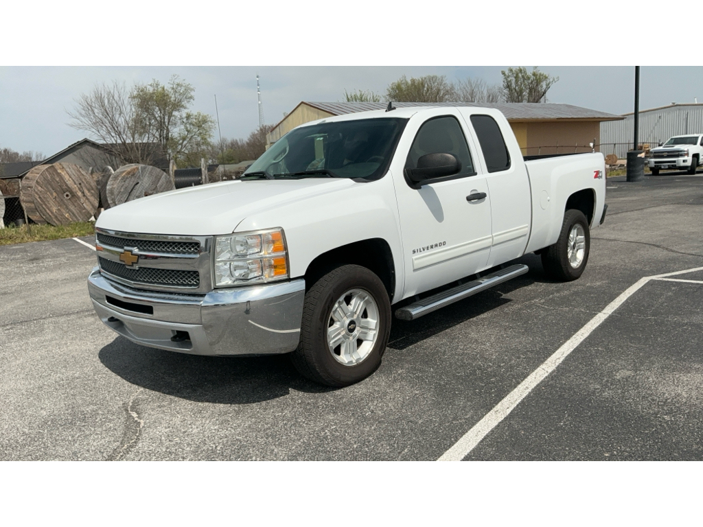Summit White 2013 Chevrolet Silverado 1500 LT Extended Cab 4WD Pickup Truck Four-Wheel Drive 6-Speed Automatic
