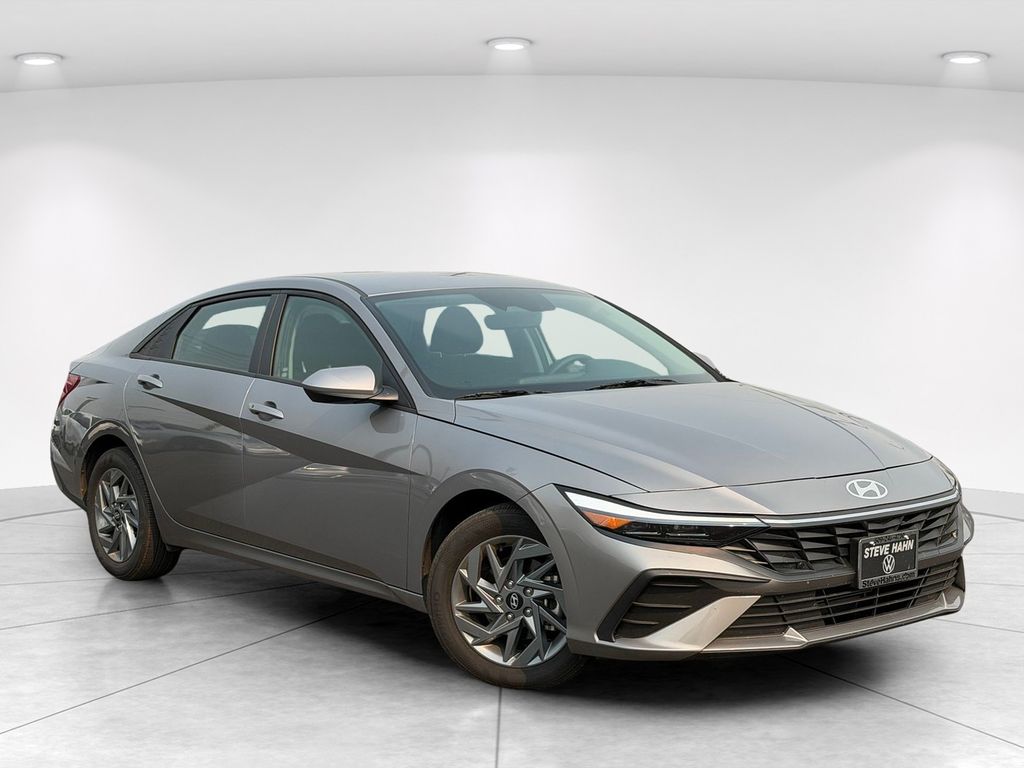 Fluid Metal 2024 Hyundai Elantra Sedan Front-Wheel Drive Continuously Variable Transmission