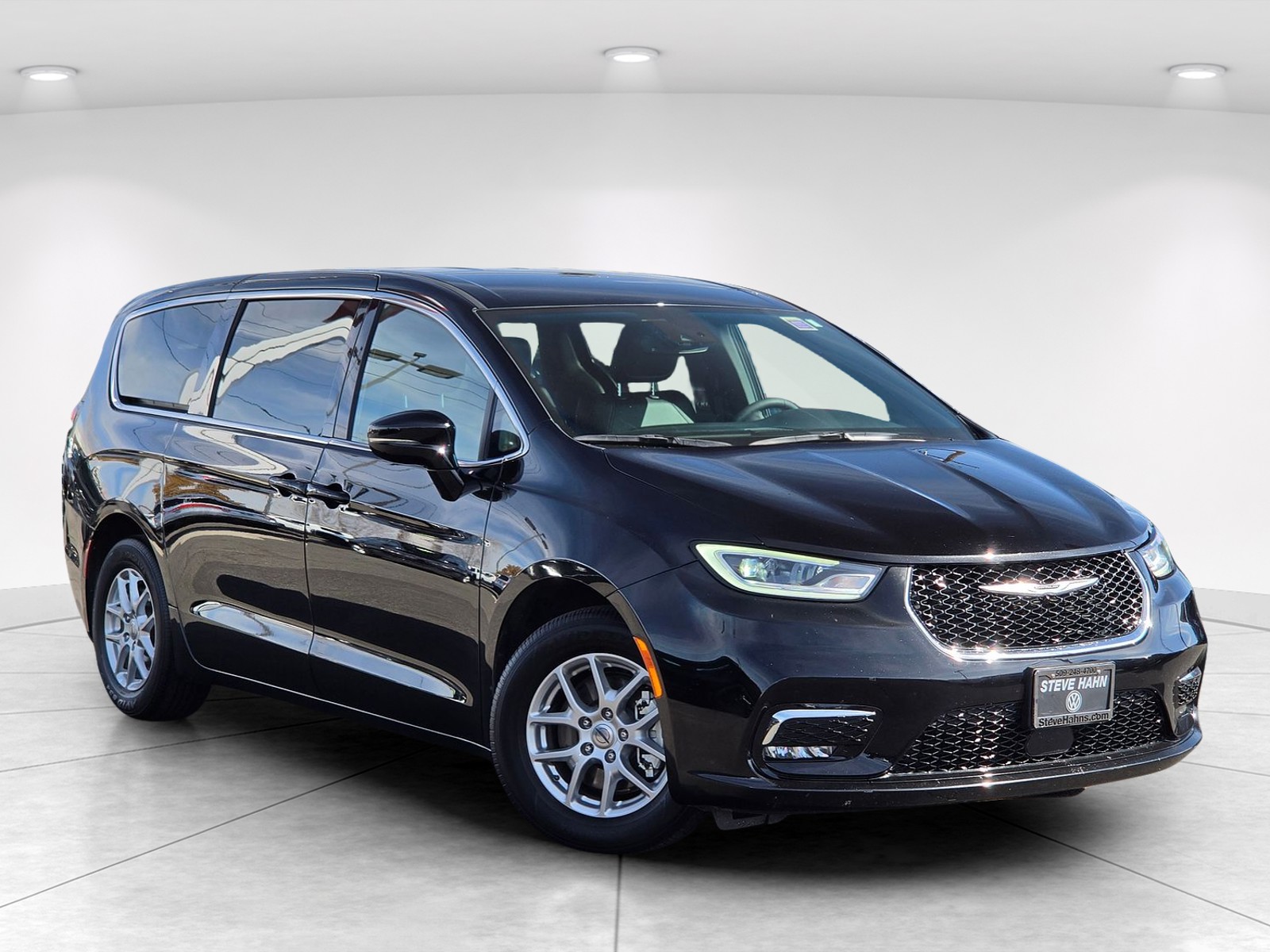 Diamond Black Crystal Pearlcoat 2025 Chrysler Pacifica Minivan Front-Wheel Drive 9-Speed Automatic