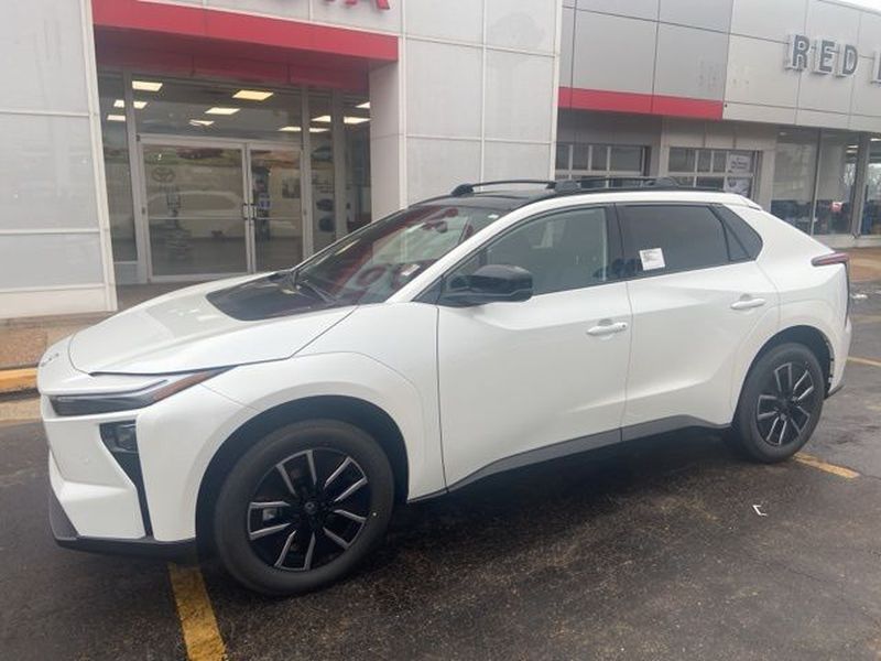 White (Wind Chill Pearl) 2026 Toyota bZ XLE Plus FWD SUV / Crossover Front-Wheel Drive Automatic