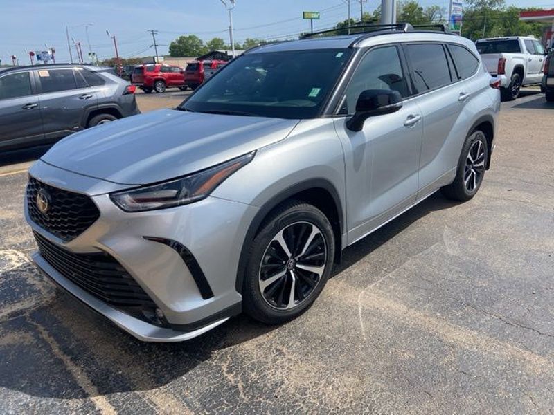 Celestial Silver Metallic 2021 Toyota Highlander XSE FWD SUV / Crossover Front-Wheel Drive 8-Speed Automatic