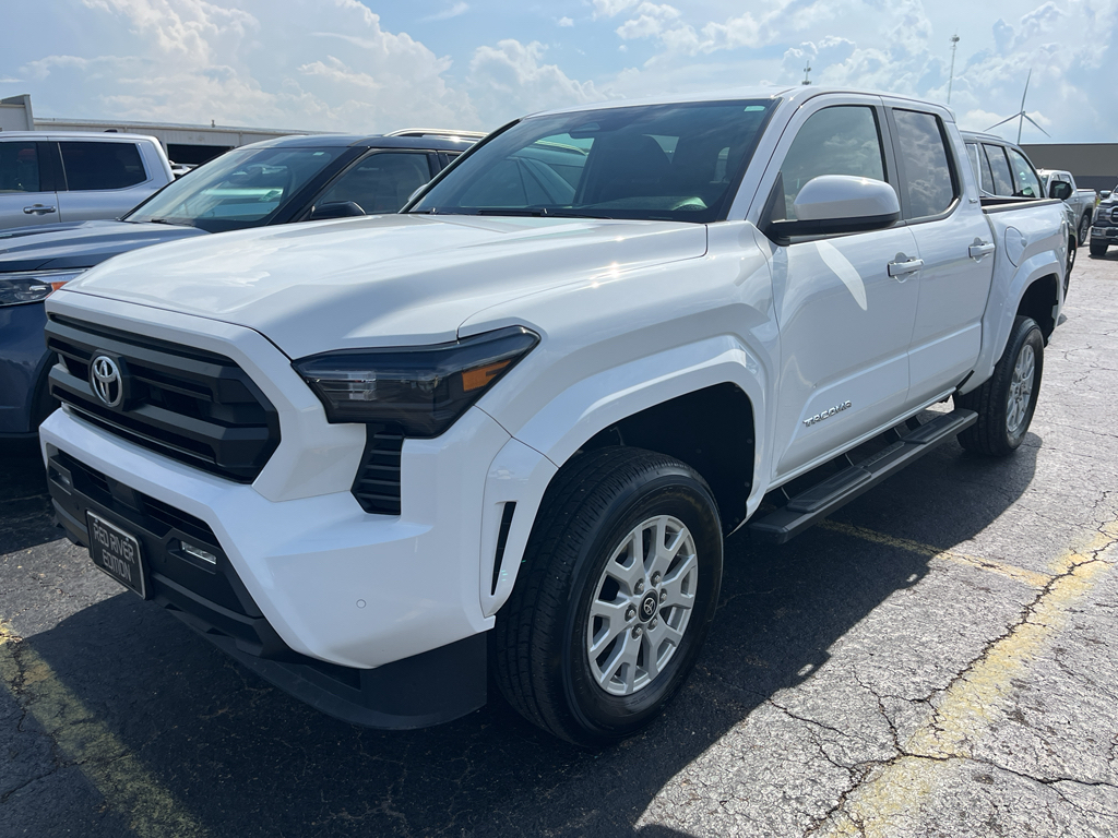  2025 Toyota Tacoma SR5 Double Cab 4WD   