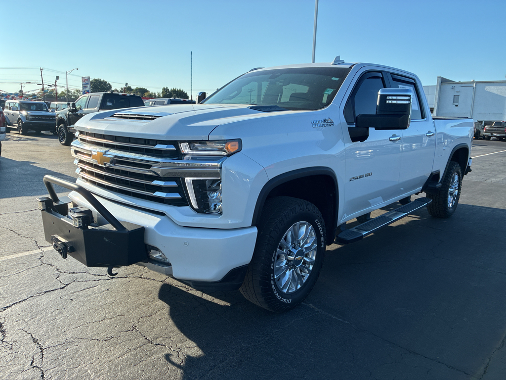 White (Iridescent Pearl Tricoat) 2022 Chevrolet Silverado 2500HD Pickup Truck Four-Wheel Drive 6-Speed Automatic