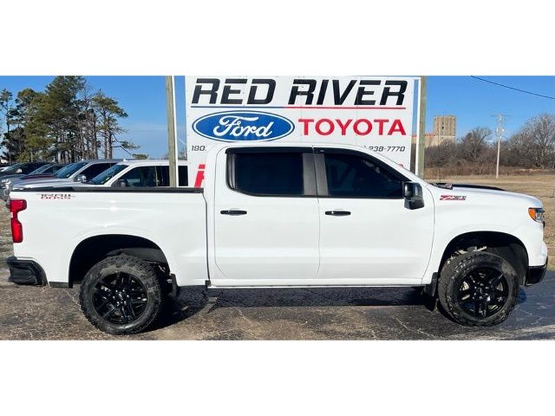 Summit White 2025 Chevrolet Silverado 1500 LT Trail Boss Crew Cab 4WD Pickup Truck Four-Wheel Drive Automatic