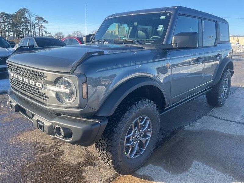 Carbonized Gray Metallic 2025 Ford Bronco Badlands 4-Door 4WD SUV / Crossover Four-Wheel Drive Automatic