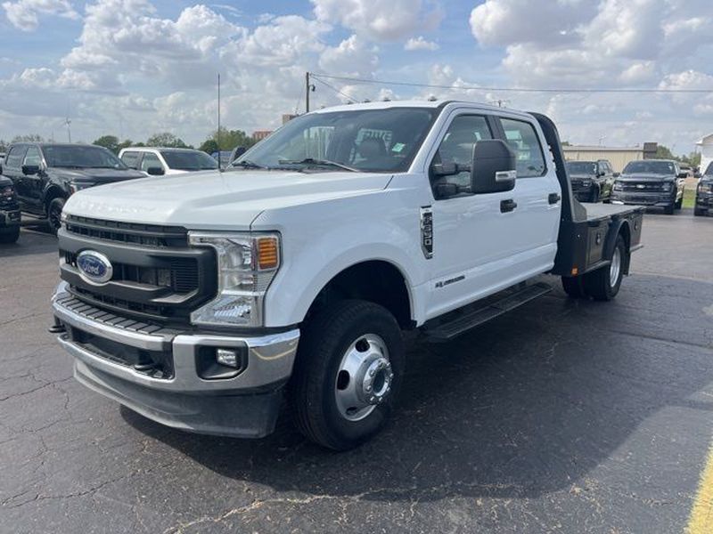 Oxford White 2022 Ford F-350 Super Duty Chassis XL Crew Cab DRW 4WD Pickup Truck Four-Wheel Drive Automatic