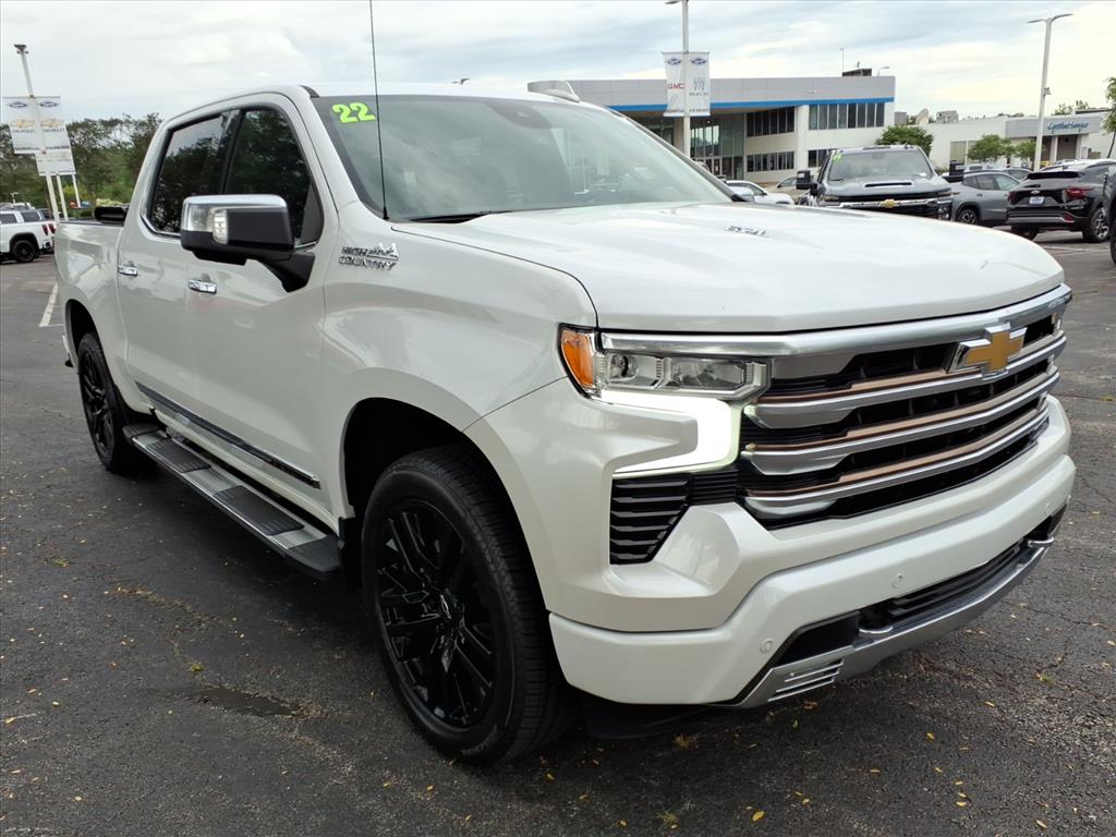 White (Iridescent Pearl Tricoat) 2022 Chevrolet Silverado 1500 Pickup Truck Four-Wheel Drive Automatic