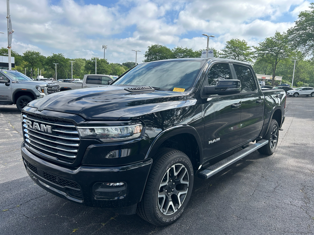 Diamond Black Crystal Pearlcoat 2025 RAM 1500 Pickup Truck Four-Wheel Drive 8-Speed Automatic