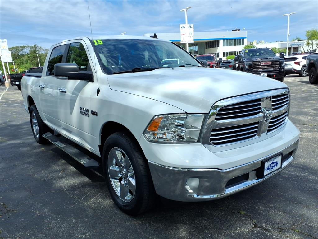 Bright White Clearcoat 2015 RAM 1500 Pickup Truck Four-Wheel Drive 8-Speed Automatic