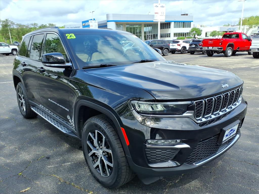 Diamond Black Crystal Pearlcoat 2023 Jeep Grand Cherokee SUV / Crossover Four-Wheel Drive 8-Speed Automatic