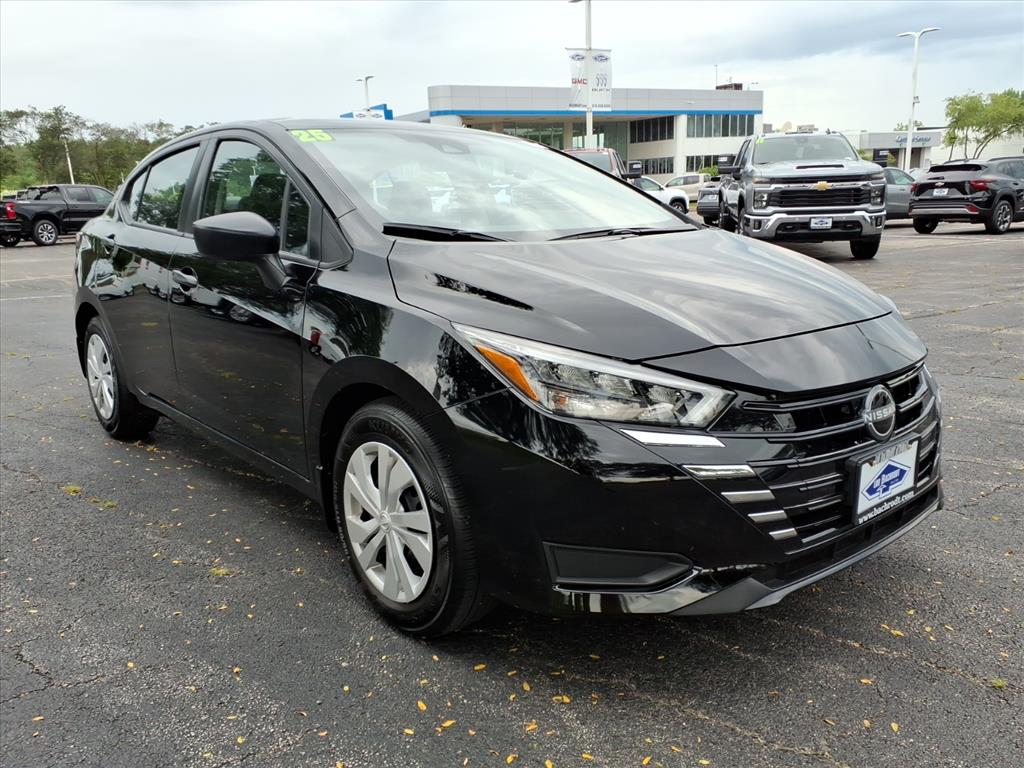 Super Black 2025 Nissan Versa Sedan Front-Wheel Drive Continuously Variable Transmission