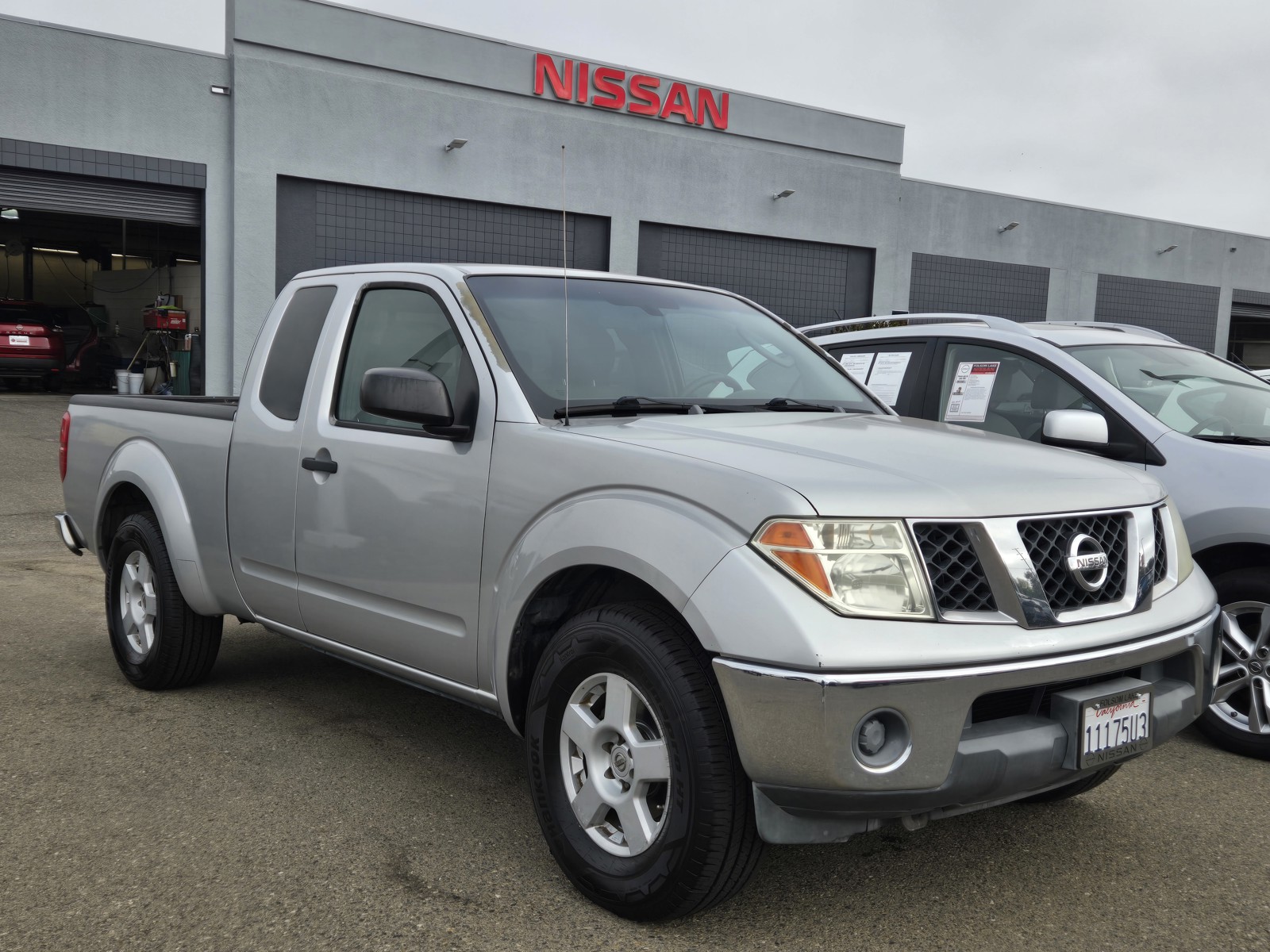 Radiant Silver Clearcoat Metallic 2005 Nissan Frontier Pickup Truck Rear-Wheel Drive 6-Speed Manual