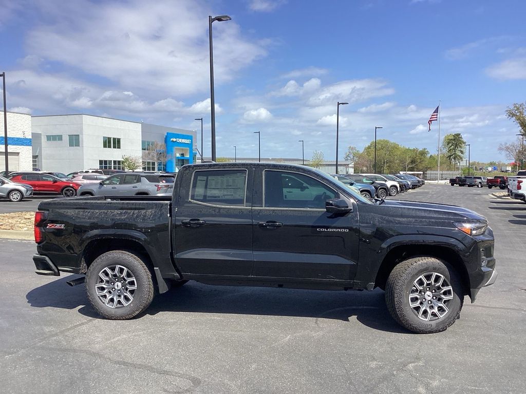 View vehicle photo 4