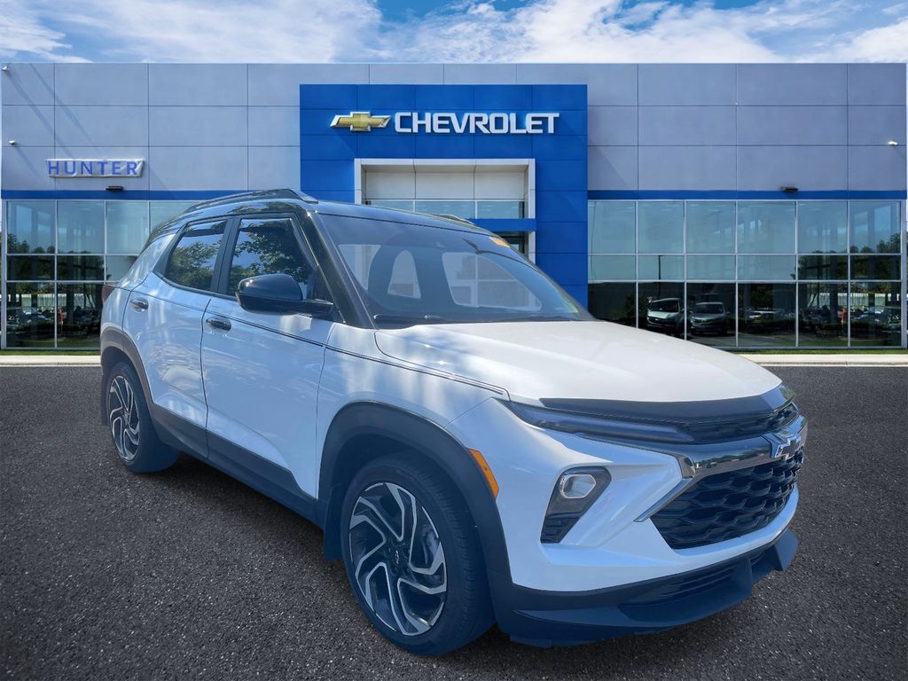 White (Iridescent Pearl Tricoat) 2025 Chevrolet Trailblazer RS FWD SUV / Crossover Front-Wheel Drive Continuously Variable Transmission