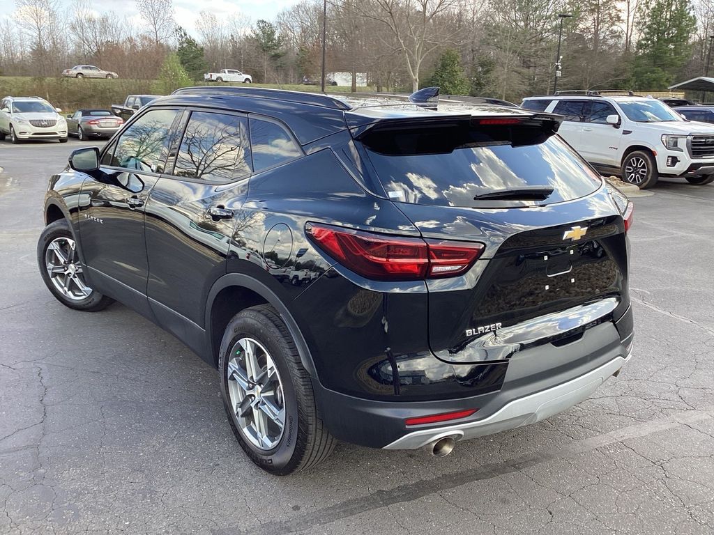 View vehicle photo 2