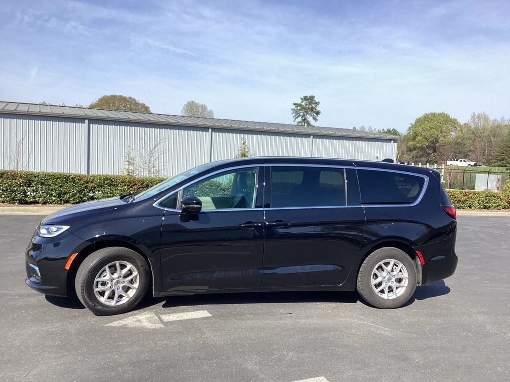 View vehicle photo 6