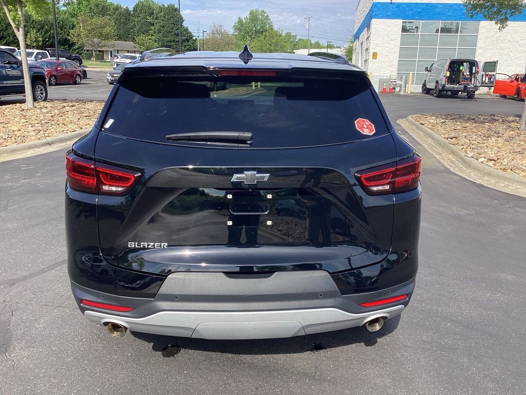View vehicle photo 3