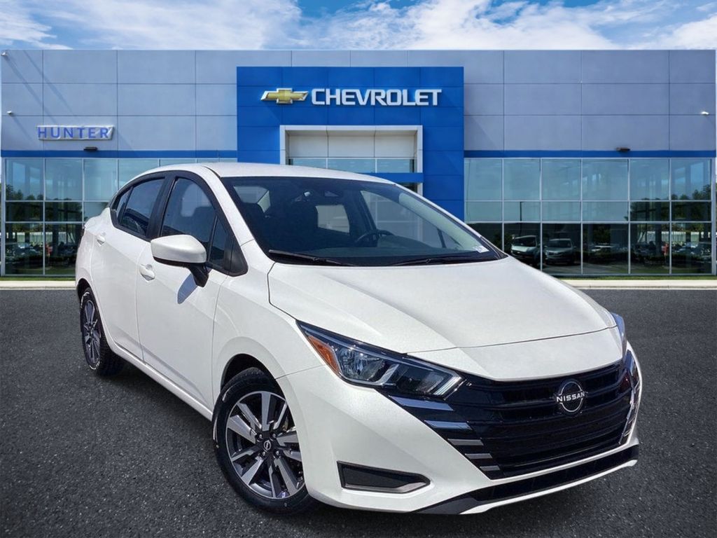 2023 Nissan Versa SV FWD