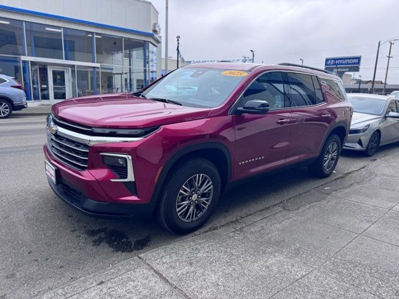 Radiant Red Tintcoat 2025 Chevrolet Traverse LT AWD SUV / Crossover Four-Wheel Drive 8-Speed Automatic