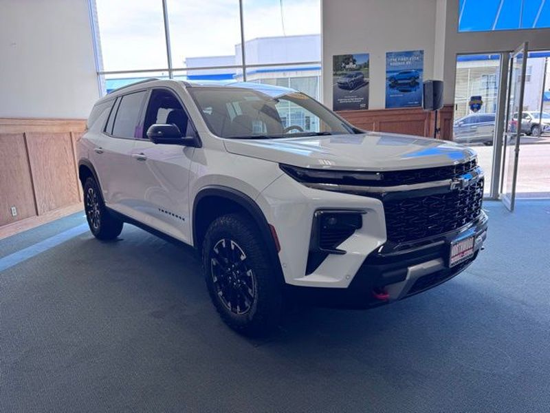 Polar White Tricoat 2026 Chevrolet Traverse Z71 AWD SUV / Crossover Four-Wheel Drive 8-Speed Automatic