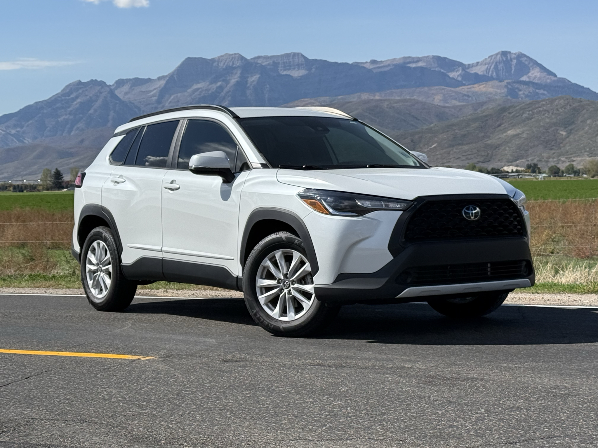 White (Wind Chill Pearl) 2022 Toyota Corolla Cross SUV / Crossover Front-Wheel Drive Continuously Variable Transmission