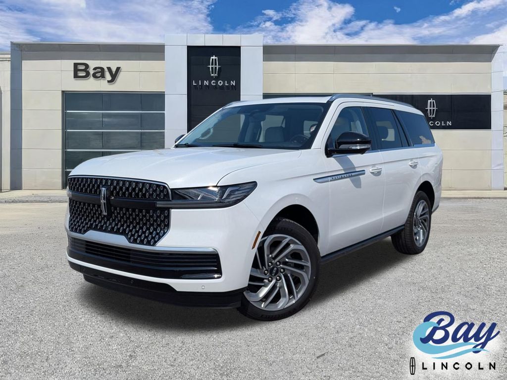 Pristine White Metallic Tri-Coat 2026 Lincoln Navigator SUV / Crossover Four-Wheel Drive Automatic