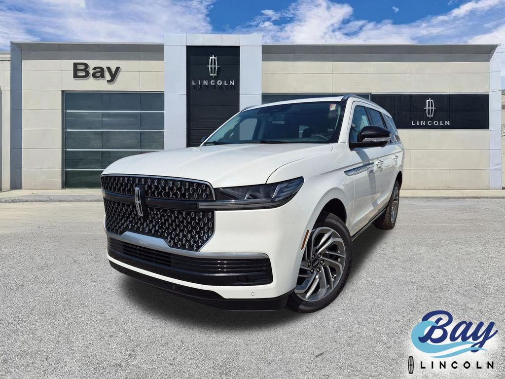 Pristine White Metallic Tri-Coat 2026 Lincoln Navigator SUV / Crossover Four-Wheel Drive Automatic