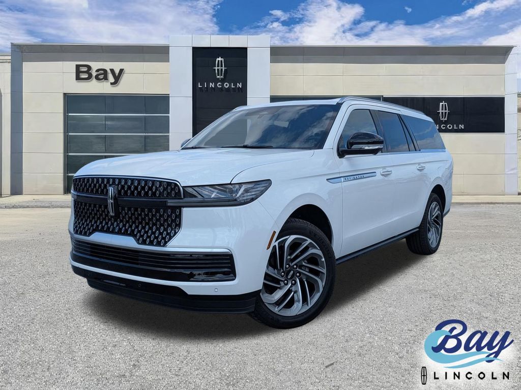 Pristine White Metallic Tri-Coat 2026 Lincoln Navigator SUV / Crossover Four-Wheel Drive Automatic