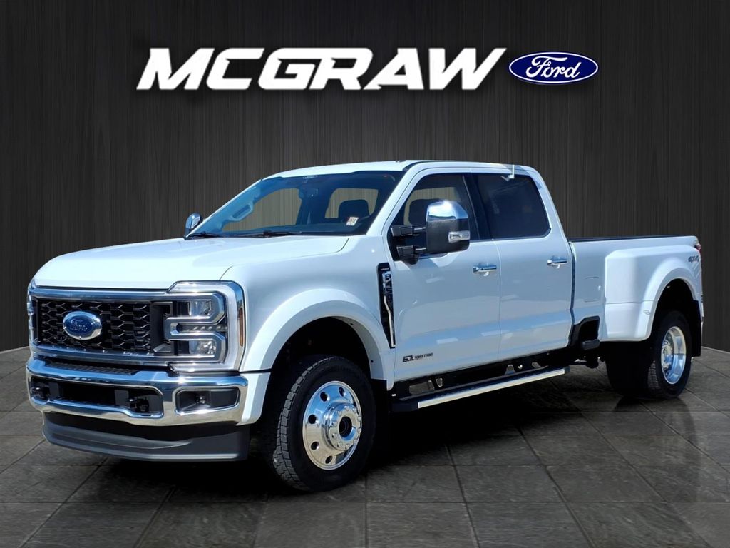 Oxford White 2026 Ford F-450 Super Duty Pickup Truck Four-Wheel Drive Automatic