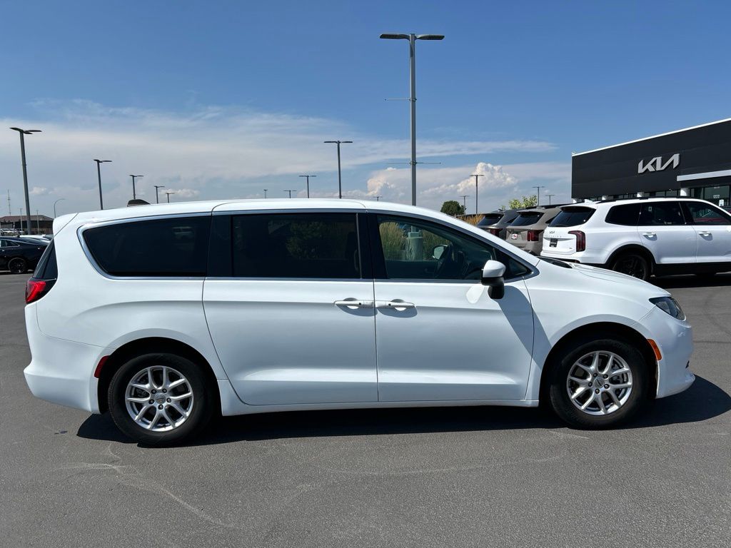 View vehicle photo 4