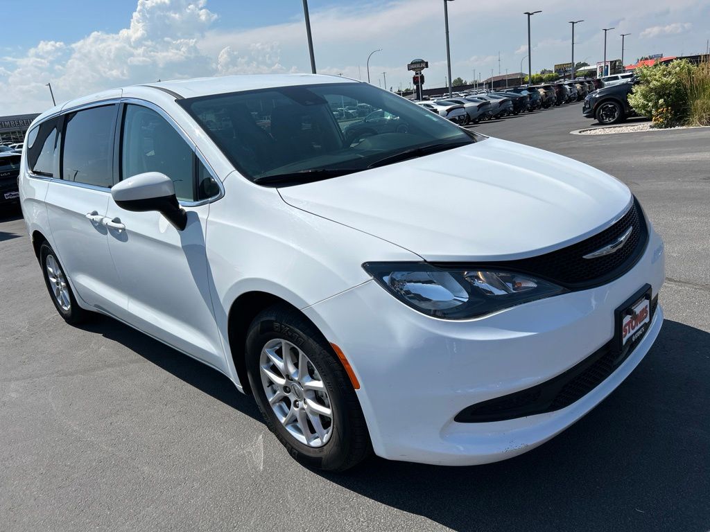 View vehicle photo 3