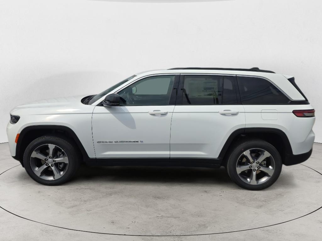 Bright White Clearcoat 2026 Jeep Grand Cherokee SUV / Crossover Four-Wheel Drive 8-Speed Automatic