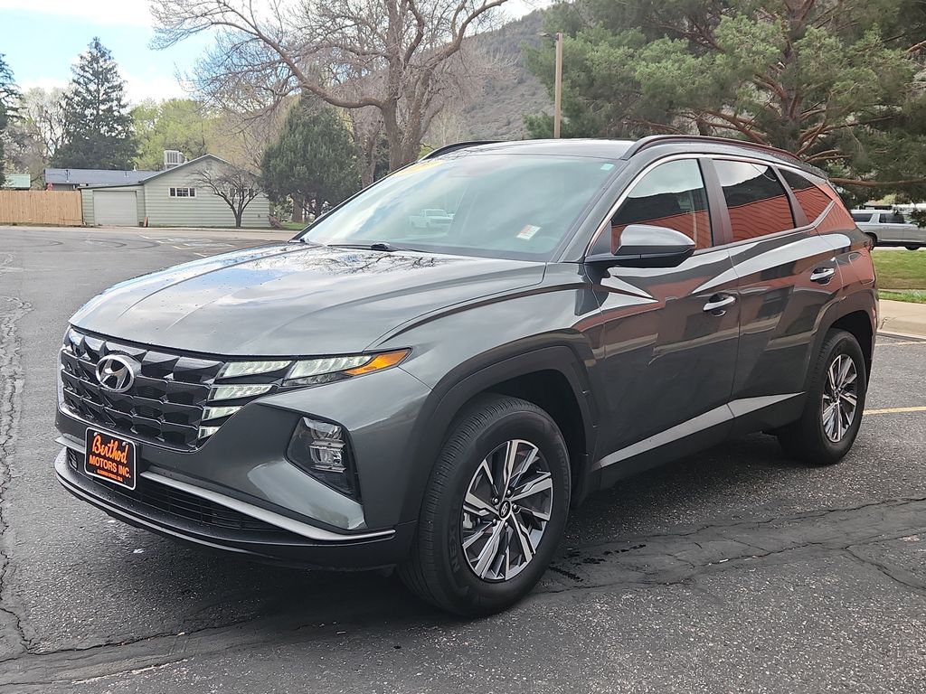 View vehicle photo 4