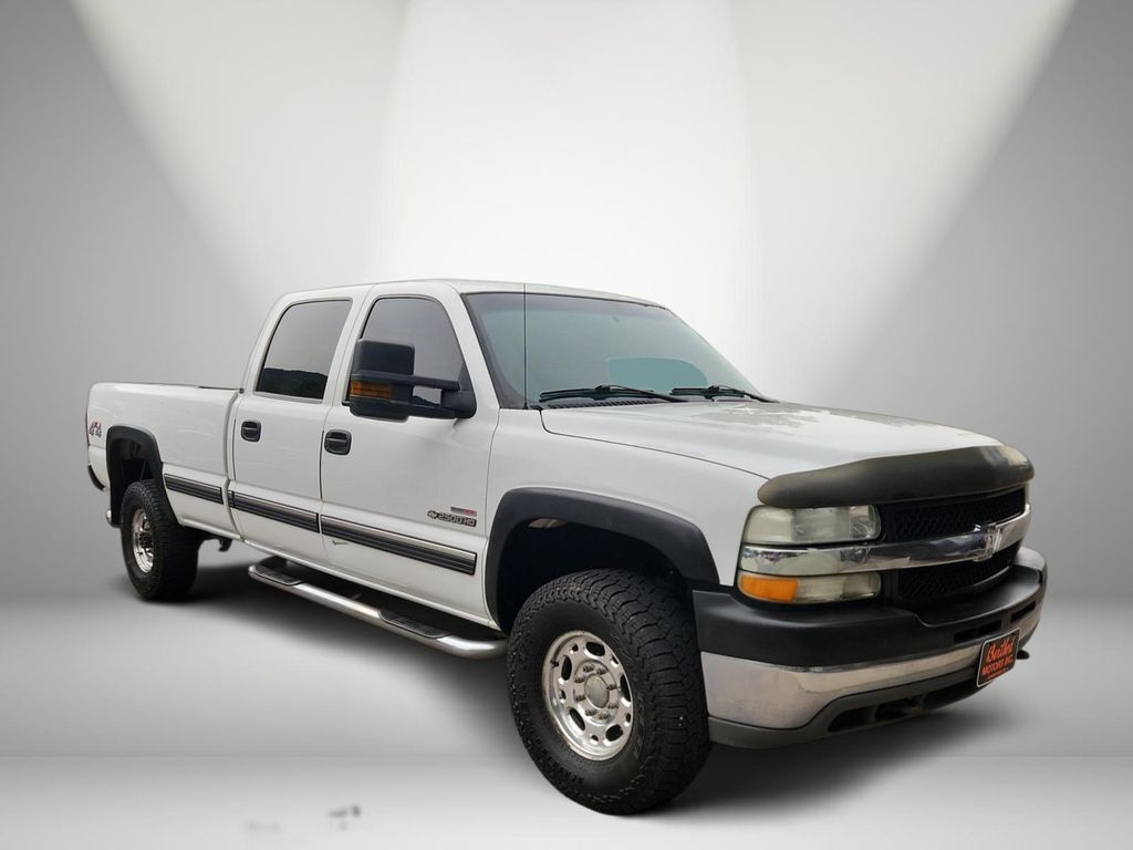2002 Chevrolet Silverado 2500HD Pickup Truck Four-Wheel Drive 5-Speed Manual