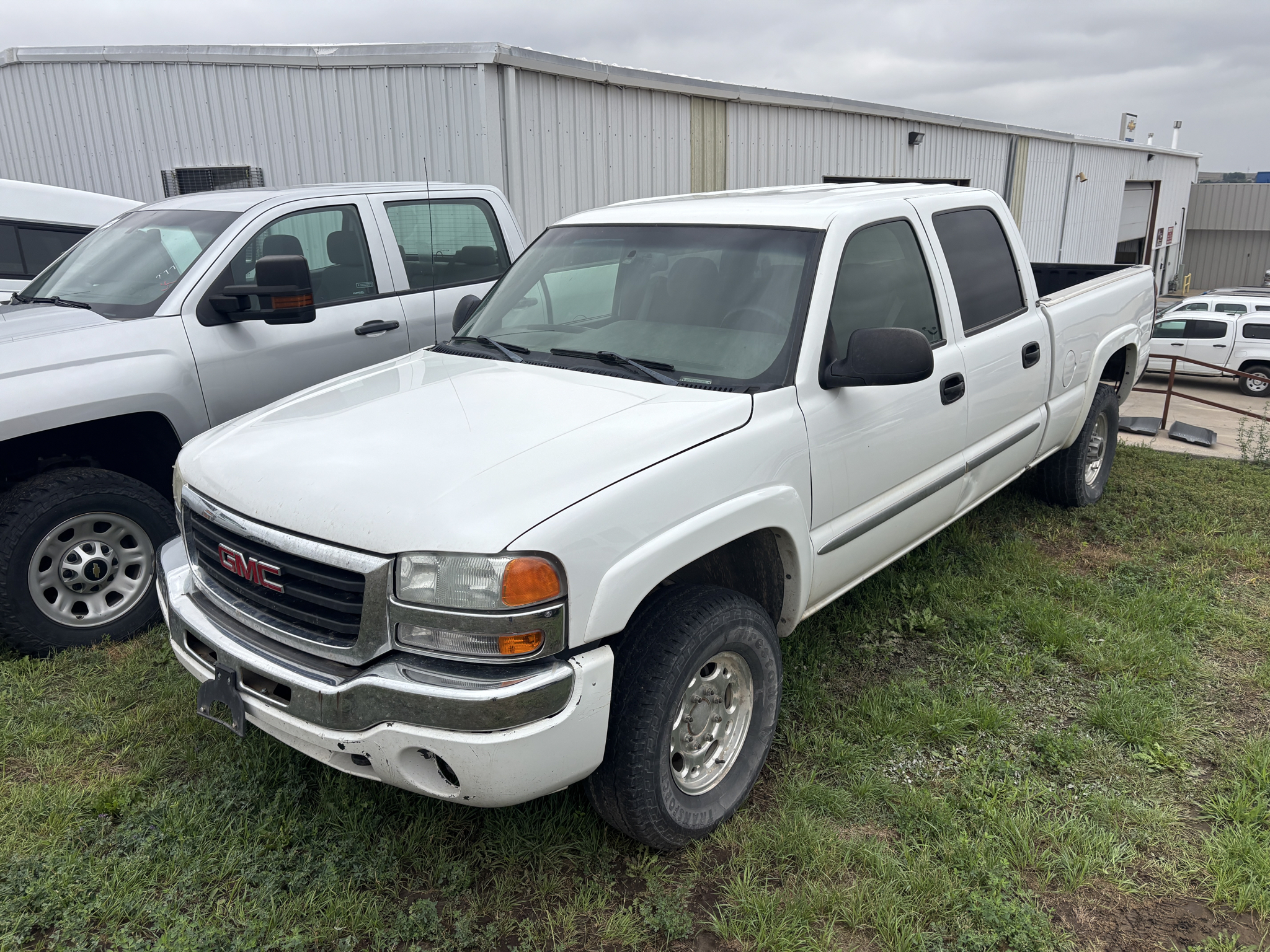 Summit White 2003 GMC Sierra 1500HD Pickup Truck Four-Wheel Drive 4-Speed Automatic