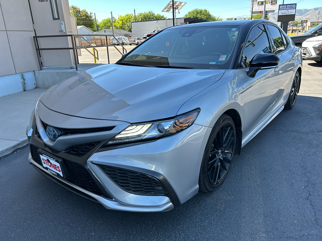 Celestial Silver/Midnight Black Metallic 2021 Toyota Camry Hybrid XSE FWD Sedan Front-Wheel Drive Continuously Variable Transmission