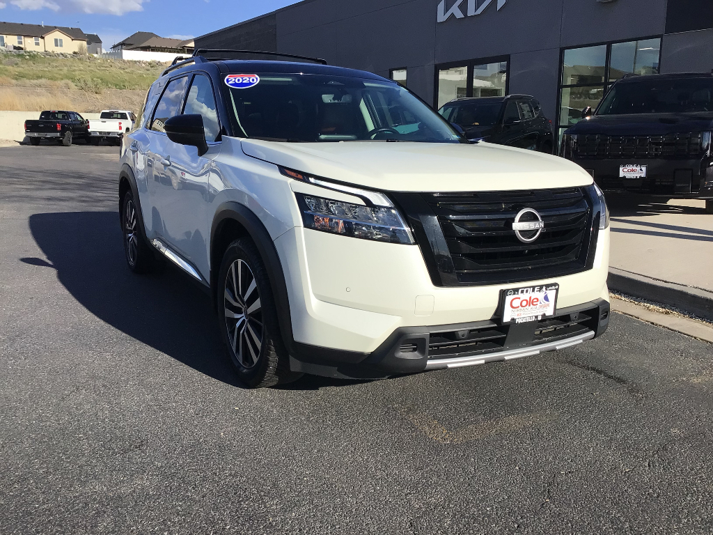 Pearl White Tricoat/Super Black 2023 Nissan Pathfinder Platinum 4WD SUV / Crossover All-Wheel Drive 9-Speed Automatic