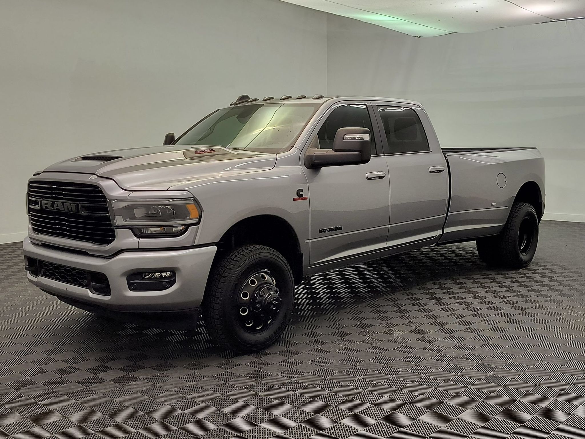 Billet Silver Metallic Clearcoat 2023 RAM 3500 Pickup Truck Four-Wheel Drive 6-Speed Automatic